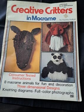 Creative Critters in Macrame by Martha Holton - White/Red/Black Cover